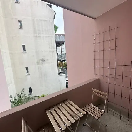 Апартаменты Stylish Mit Beamer & Balkon Zentral *