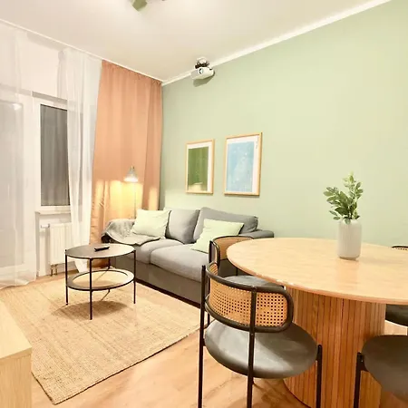 アパート Stylish Mit Beamer & Balkon Zentral