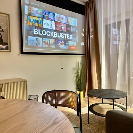 Stylish Mit Beamer & Balkon Zentral アパート *