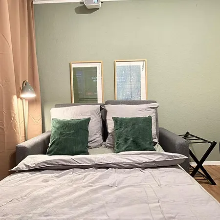 Stylish Mit Beamer & Balkon Zentral アパート *