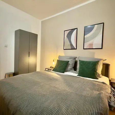 Апартаменты Stylish Mit Beamer & Balkon Zentral Хаген