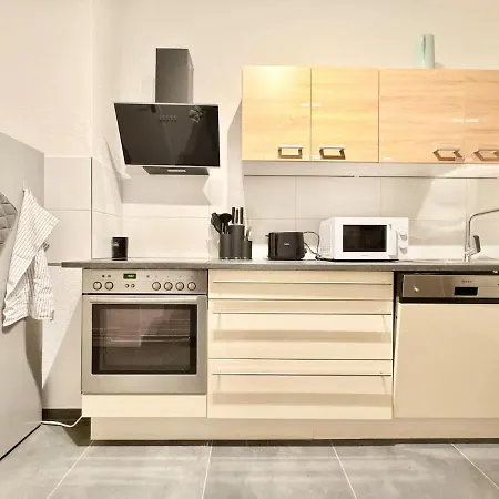 Stylish Mit Beamer & Balkon Zentral アパート *