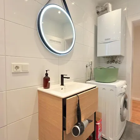 Апартаменты Stylish Mit Beamer & Balkon Zentral *