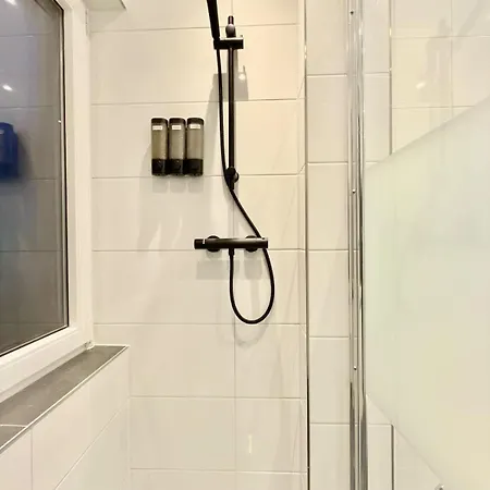 Stylish Mit Beamer & Balkon Zentral *