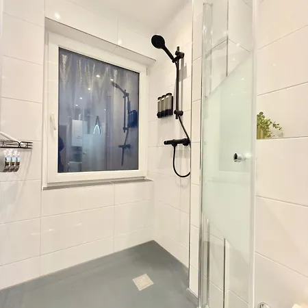 Stylish Mit Beamer & Balkon Zentral *