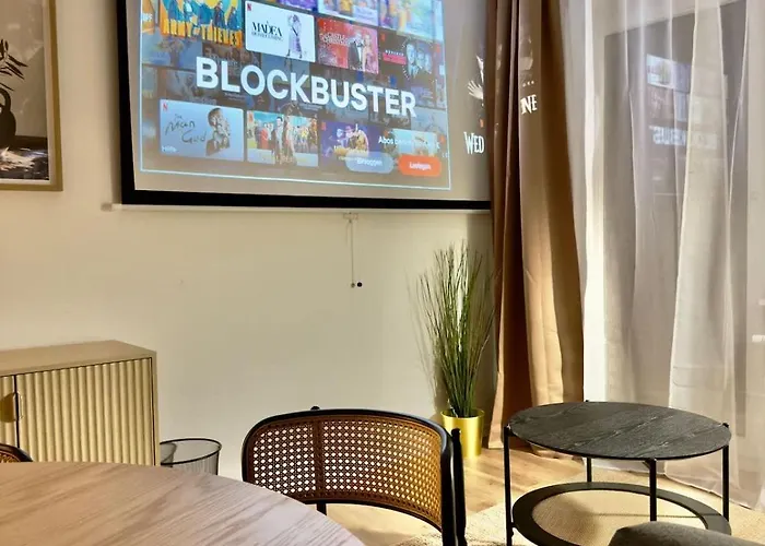 Stylish Mit Beamer & Balkon Zentral Daire *