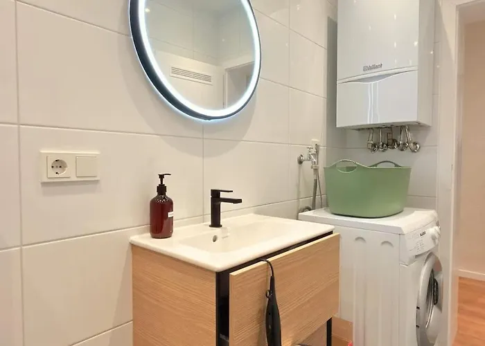 Stylish Mit Beamer & Balkon Zentral Daire